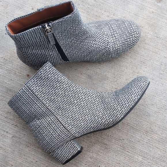 MIA Women's‎ Houndstooth Rhinestone Heeled Booties Size 5 - Picture 1 of 8